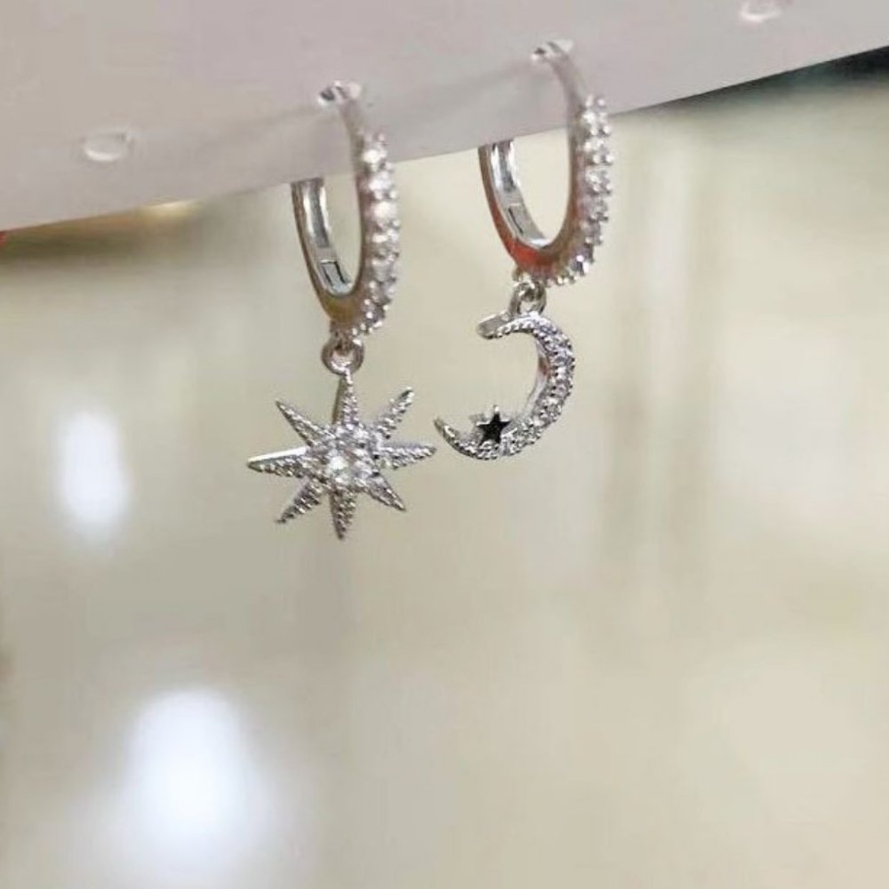 *NEW Gold Diamond Moon Star Huggie Hoop Earrings - Picture 2 of 8